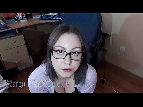 ❤️ Seksīga meitene ar brillēm sūc dildo dziļi kamerā ❤❌ Anāls video pie mums