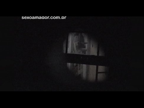❤️ Blondīnīte tiek slepeni filmēta ar kaimiņu vuajeru, kurš slēpjas aiz dobiem ķieģeļiem ❤❌ Anāls video pie mums