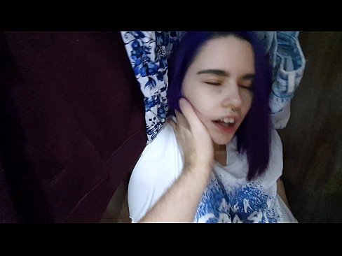 ❤️ Atradu savu māsu skapī un palīdzēju viņai beigt. ❤❌ Anāls video pie mums